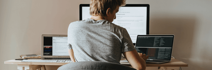 R言語とは？需要や将来性、活用事例を解説