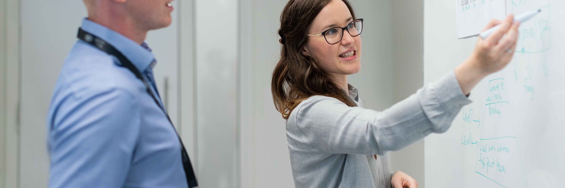 フリーランスのWebディレクター｜独立方法や年収を解説